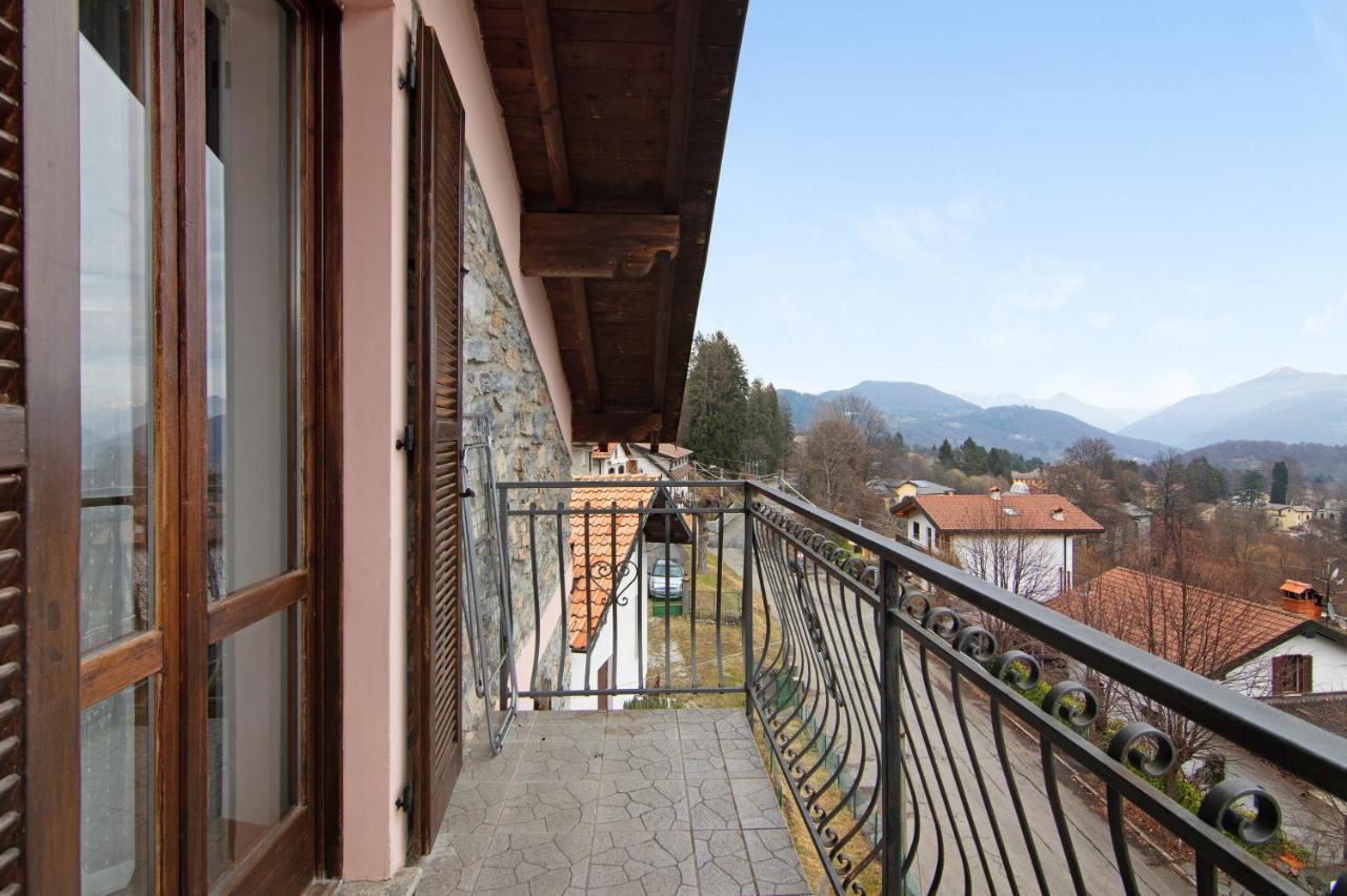 La Mansarda Di Eros E Tiziana Apartment Lanzo dʼIntelvi Екстериор снимка