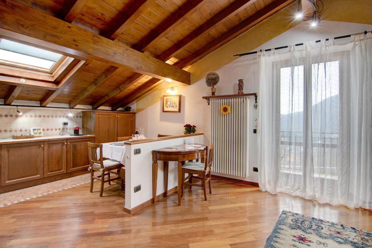 La Mansarda Di Eros E Tiziana Apartment Lanzo dʼIntelvi Екстериор снимка